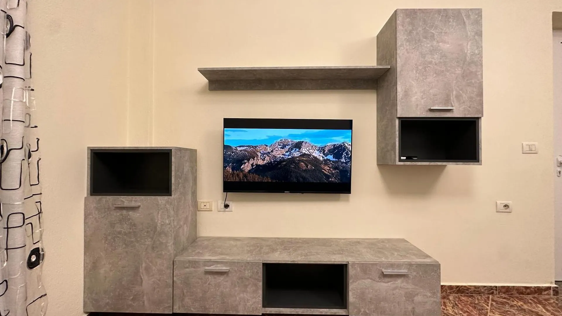 טיראנה Mandi Apartament אלבניה