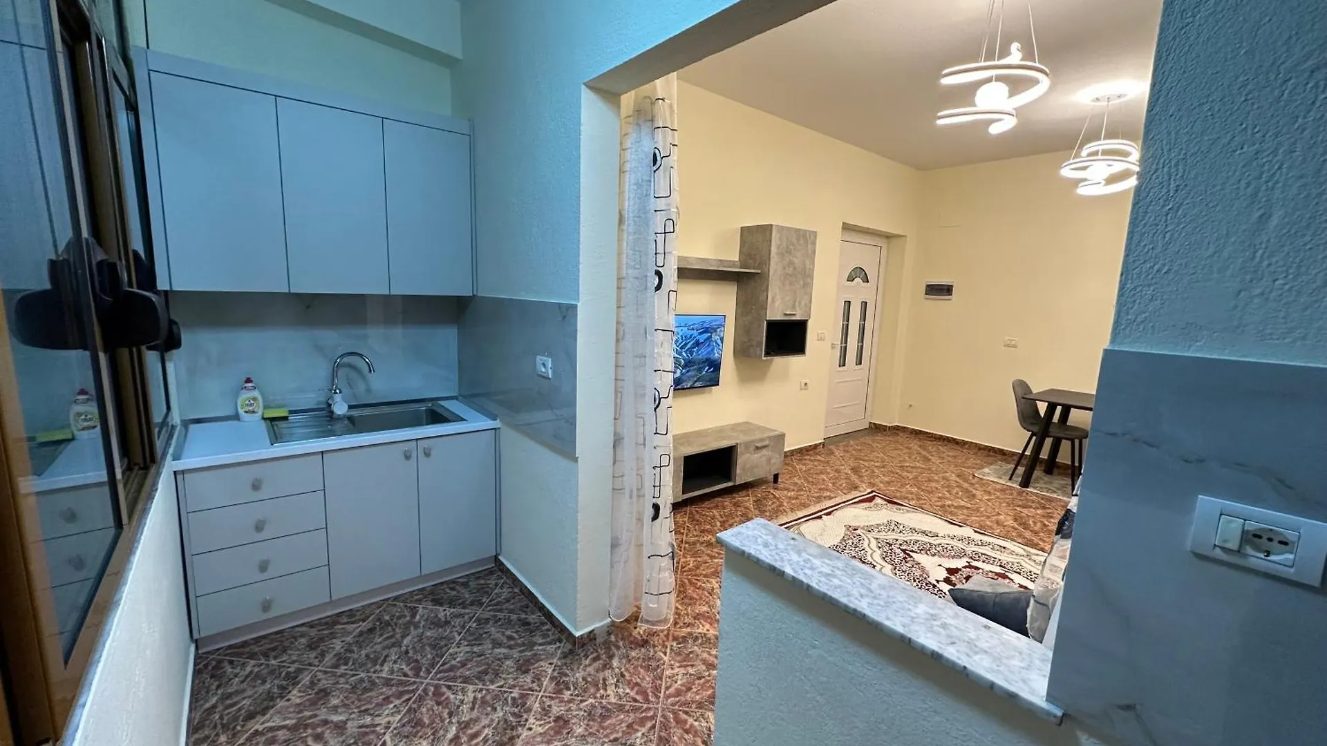 Mandi Apartament ティラナ アパート