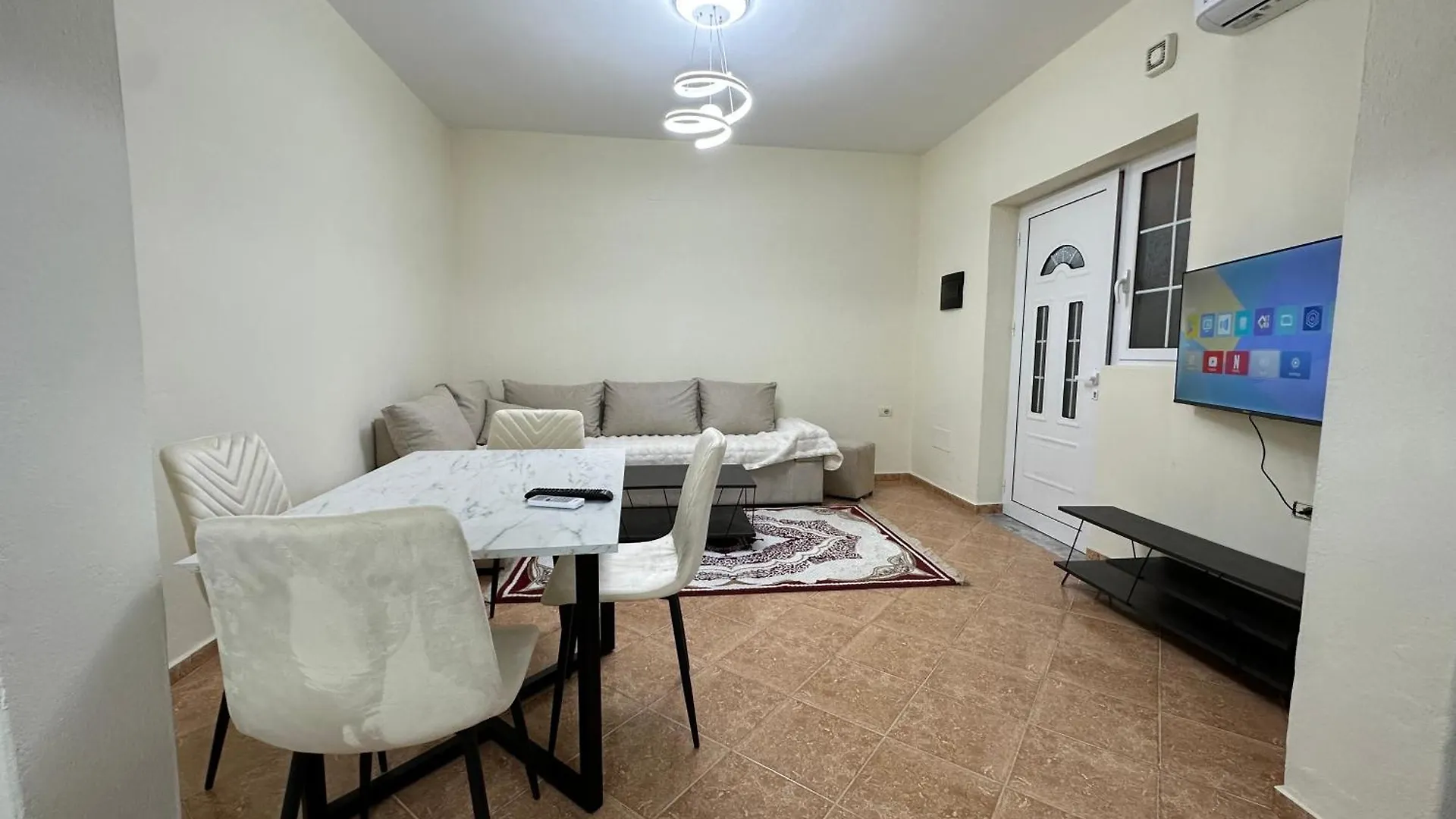 טיראנה Mandi Apartament 0*,