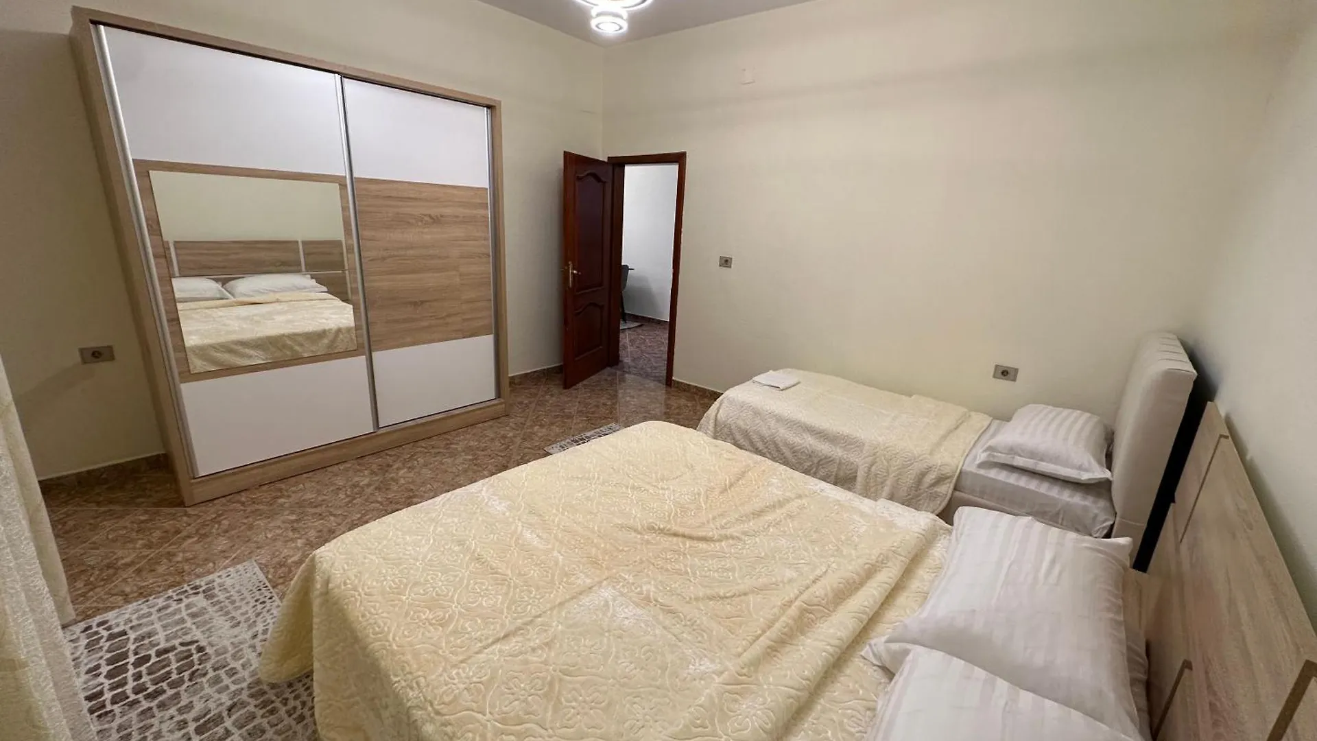 Mandi Apartament ティラナ 0*,