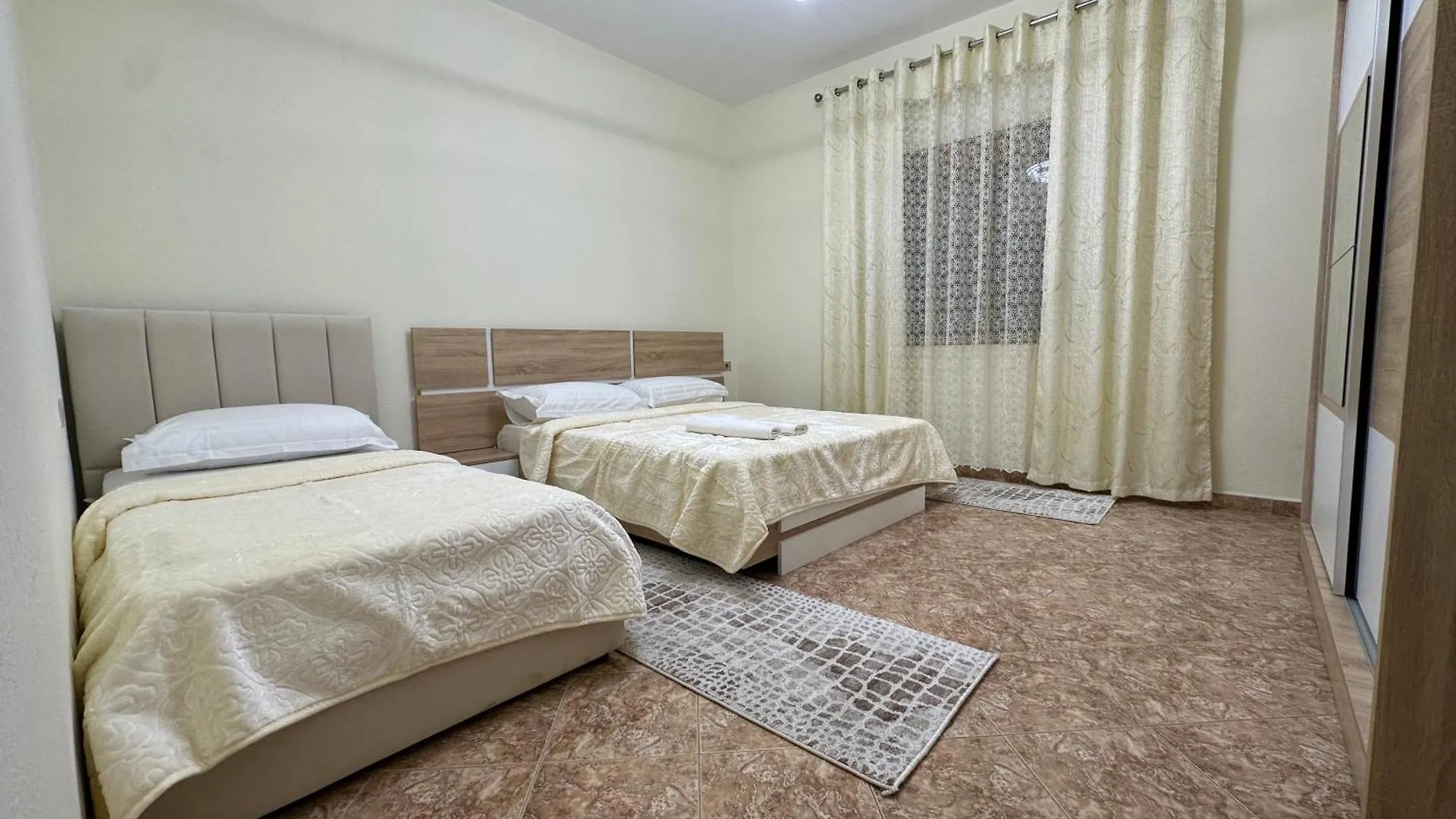 Mandi Apartament ティラナ