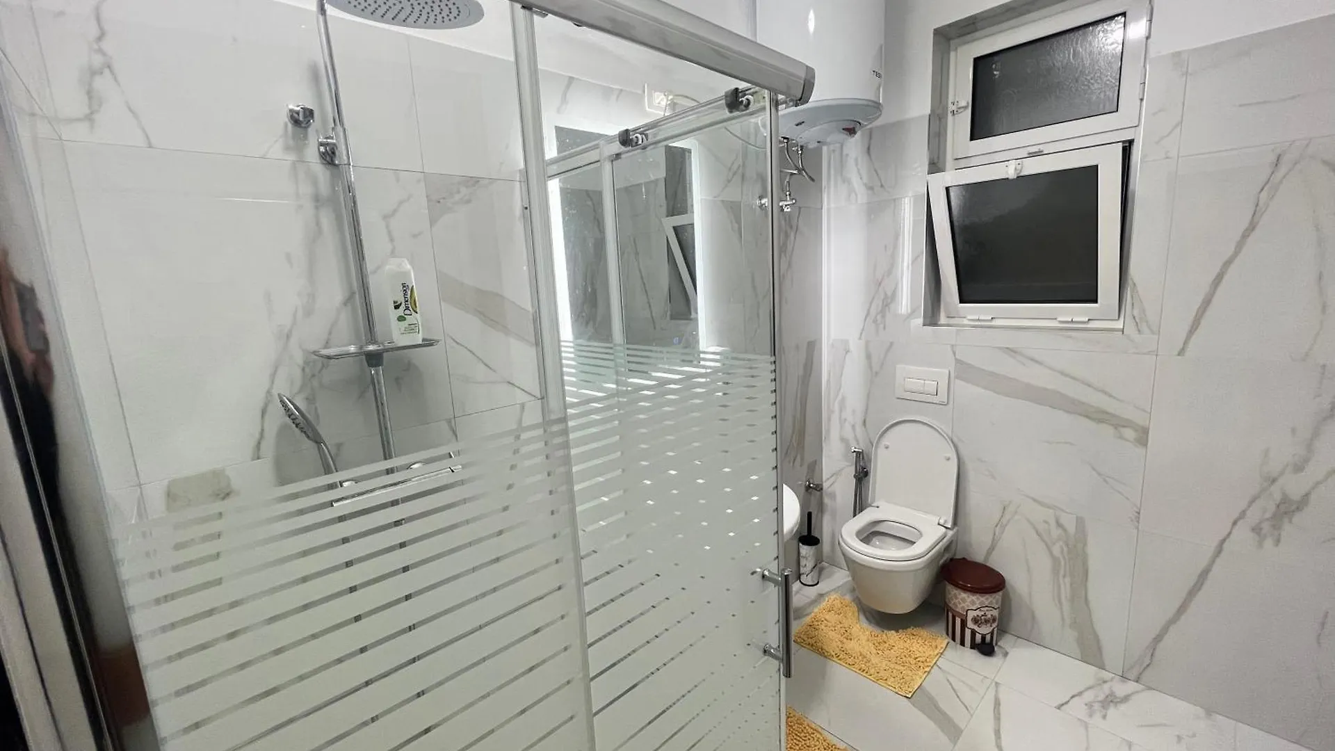 Mandi Apartament ティラナ アパート