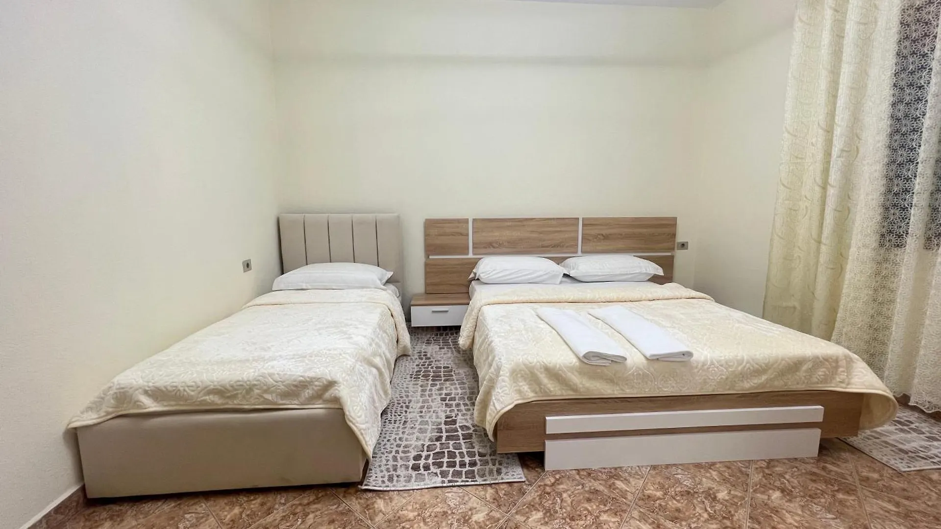 Mandi Apartament ティラナ 0*,